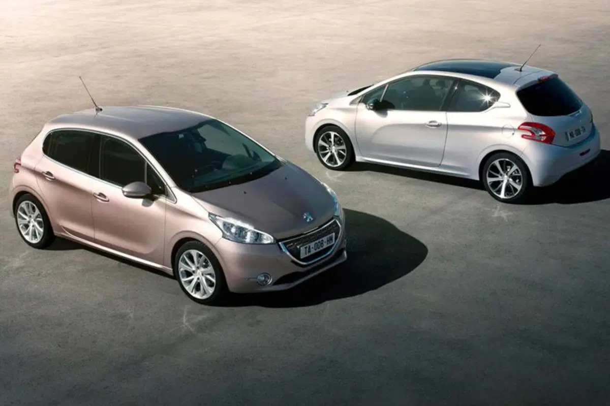Peugeot: avviata a Poissy la produzione della 208 (5)