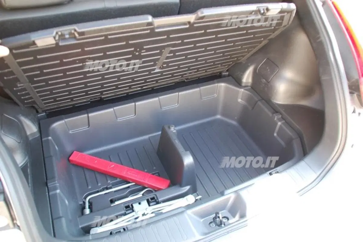 Nissan Juke 1.6 DIG-T Tekna (49)
