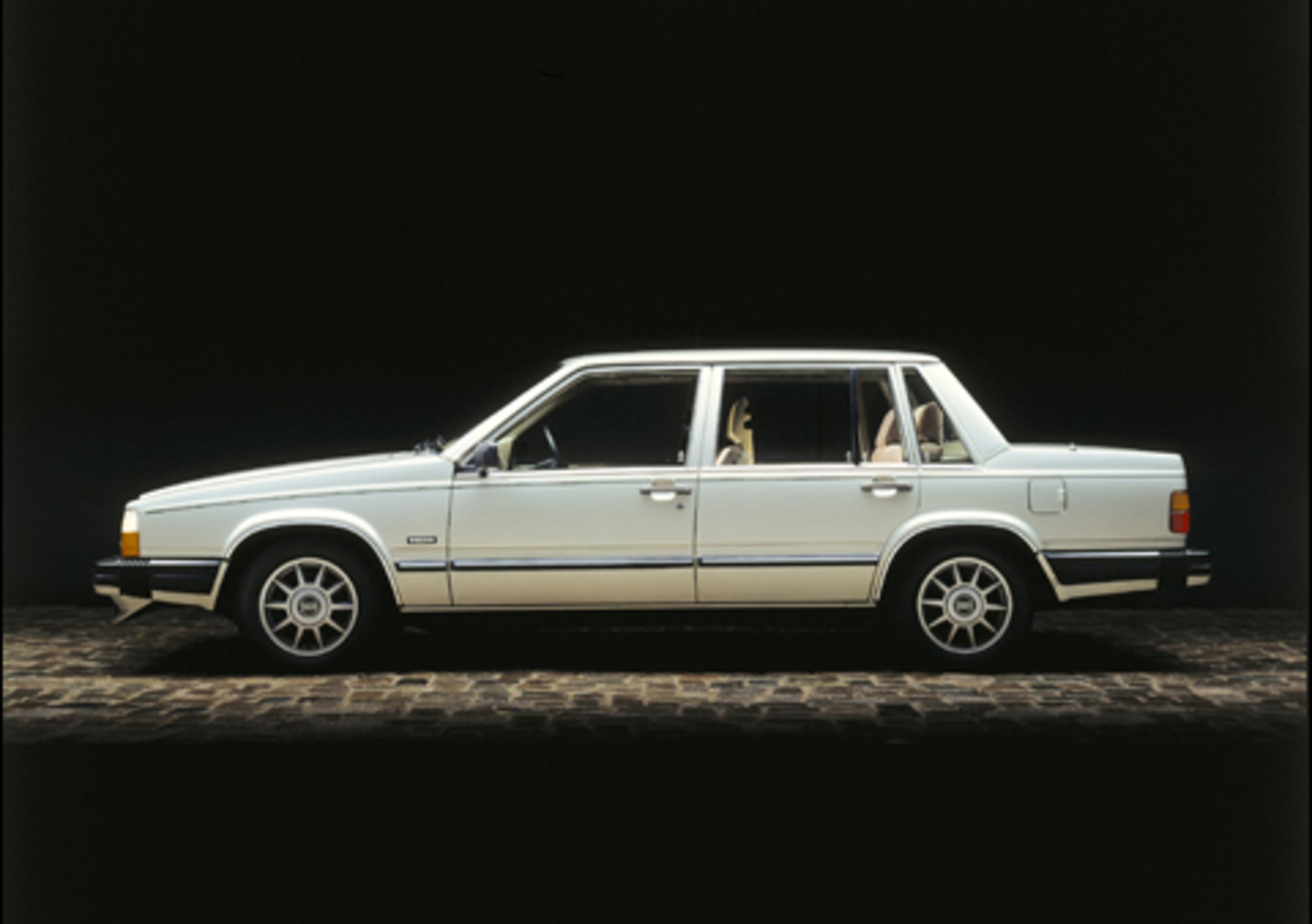 Volvo: la 760 compie 30 anni