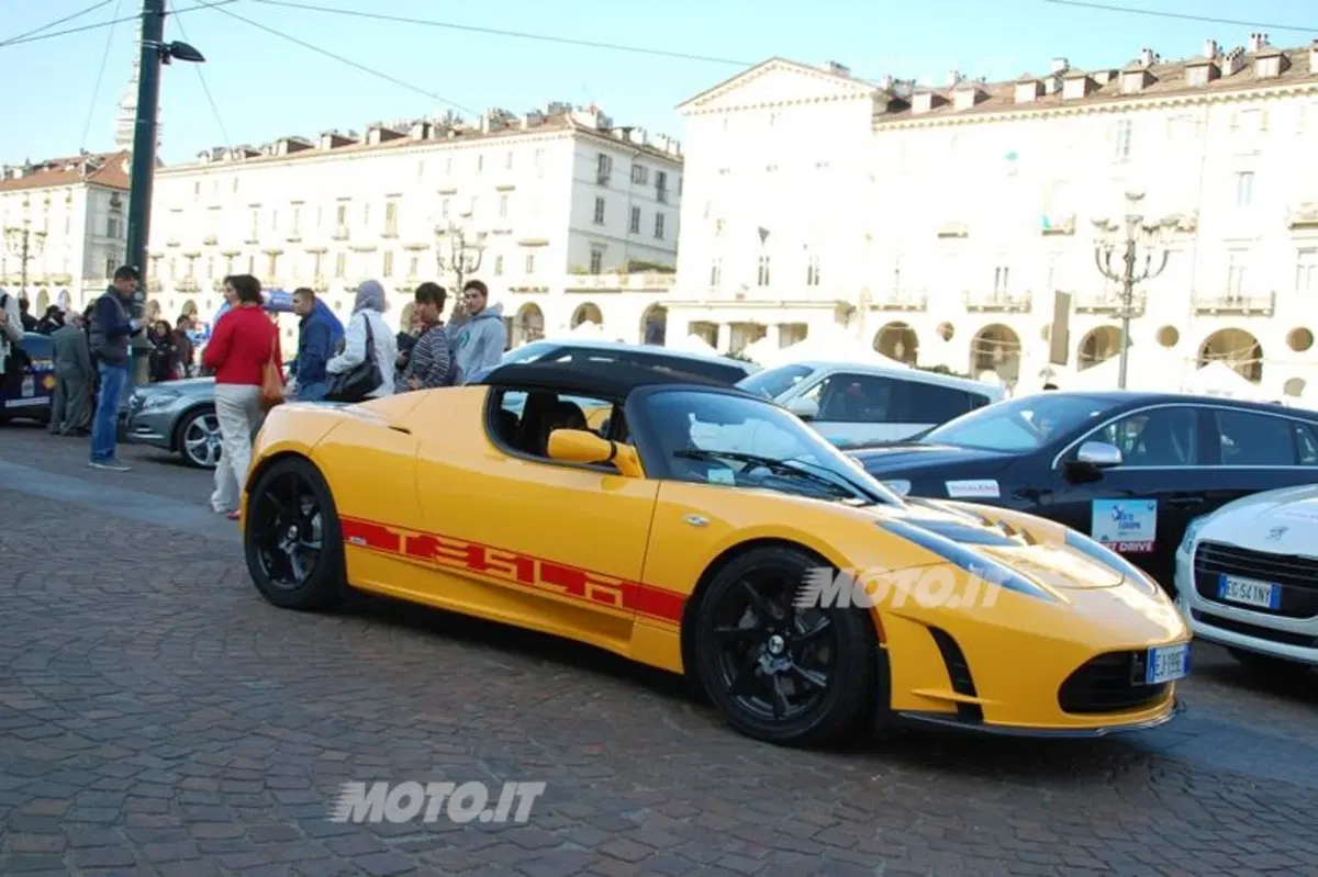 Tesla Roadster (2)