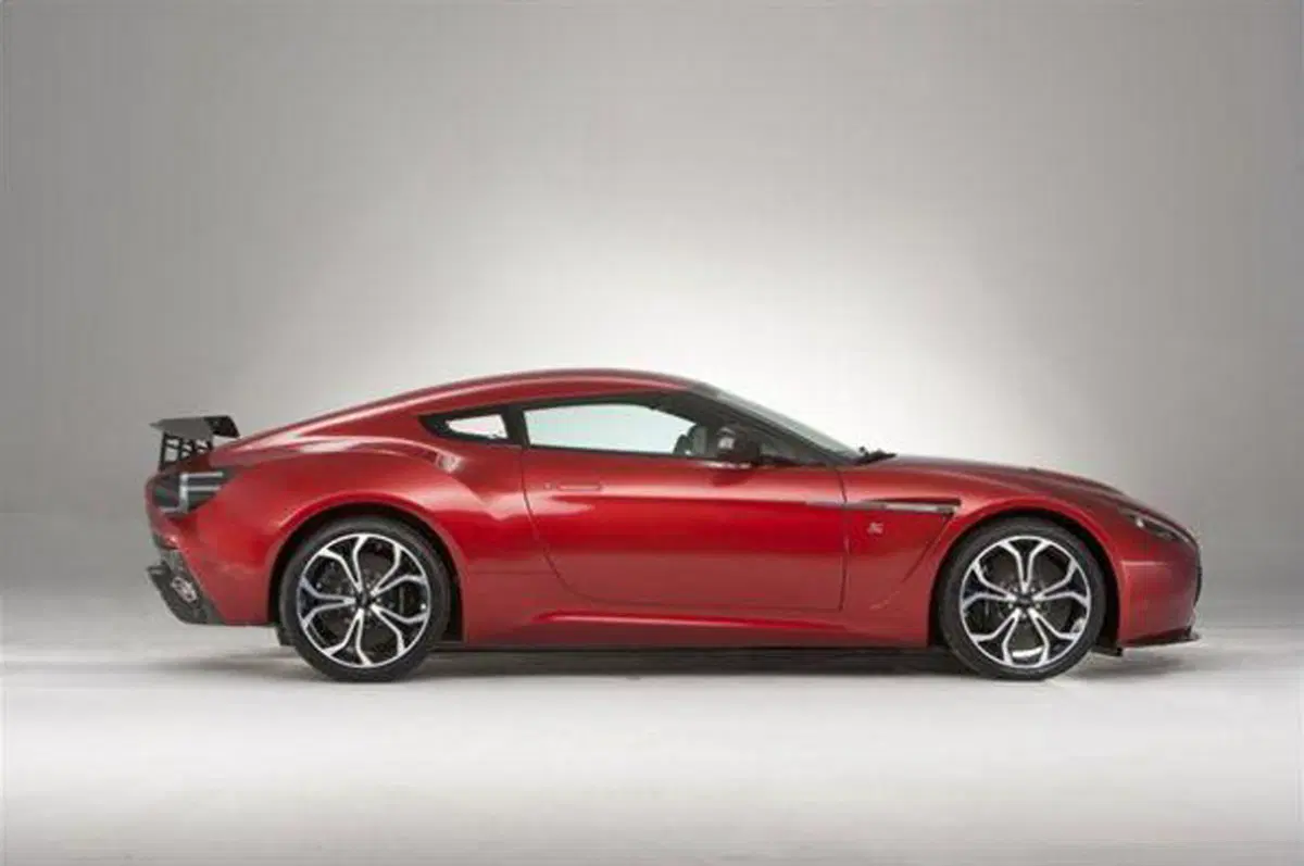 Aston Martin V12 Zagato: ecco la versione definitiva (3)