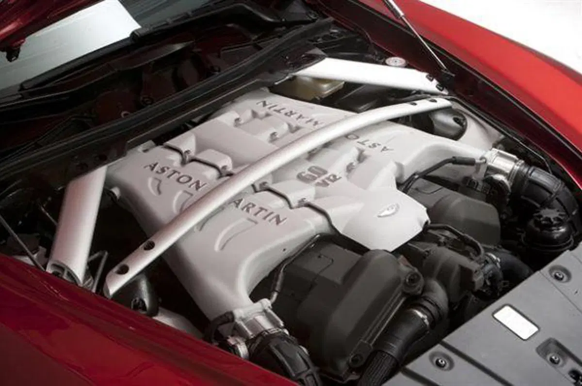 Aston Martin V12 Zagato: ecco la versione definitiva (6)