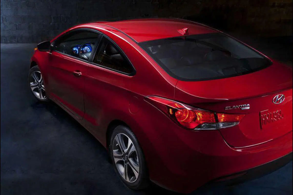 Hyundai Elantra Coupé: svelata a Chicago (6)