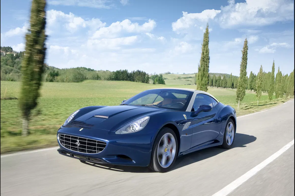 Ferrari California: ora più potente e con 30 kg in meno