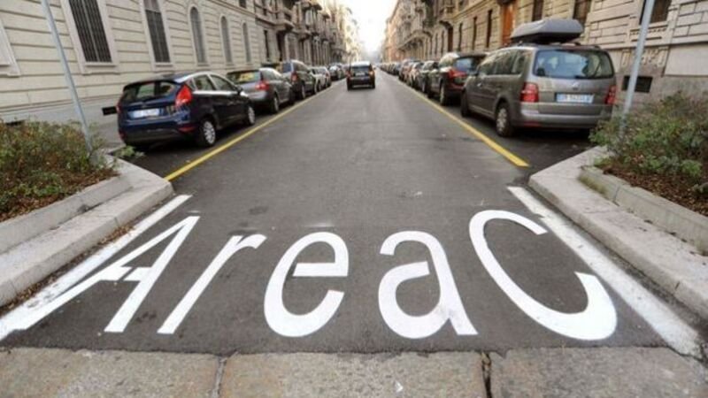 Milano, Area C: cala l&rsquo;inquinamento, finch&eacute; non si accende il riscaldamento