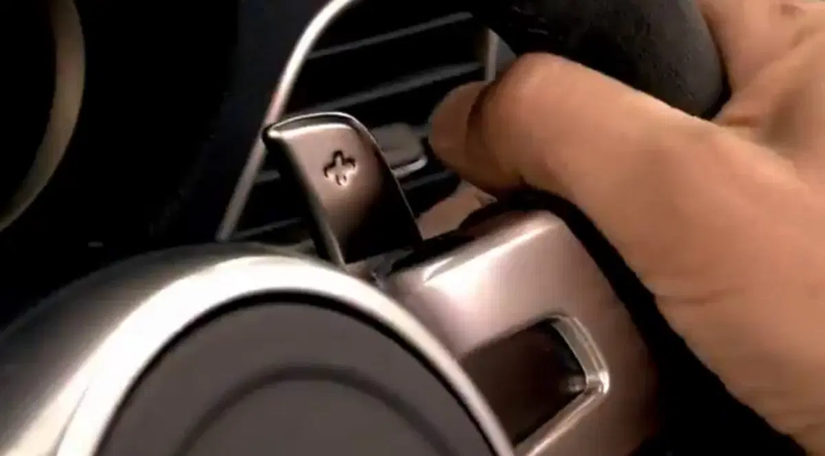 Porsche Macan: primo teaser ufficiale (2)