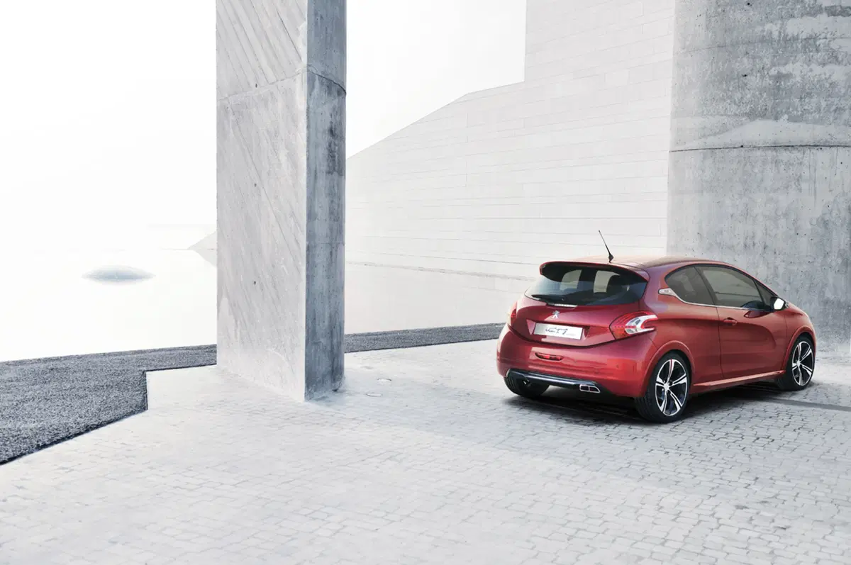 Peugeot 208 GTi Concept (4)