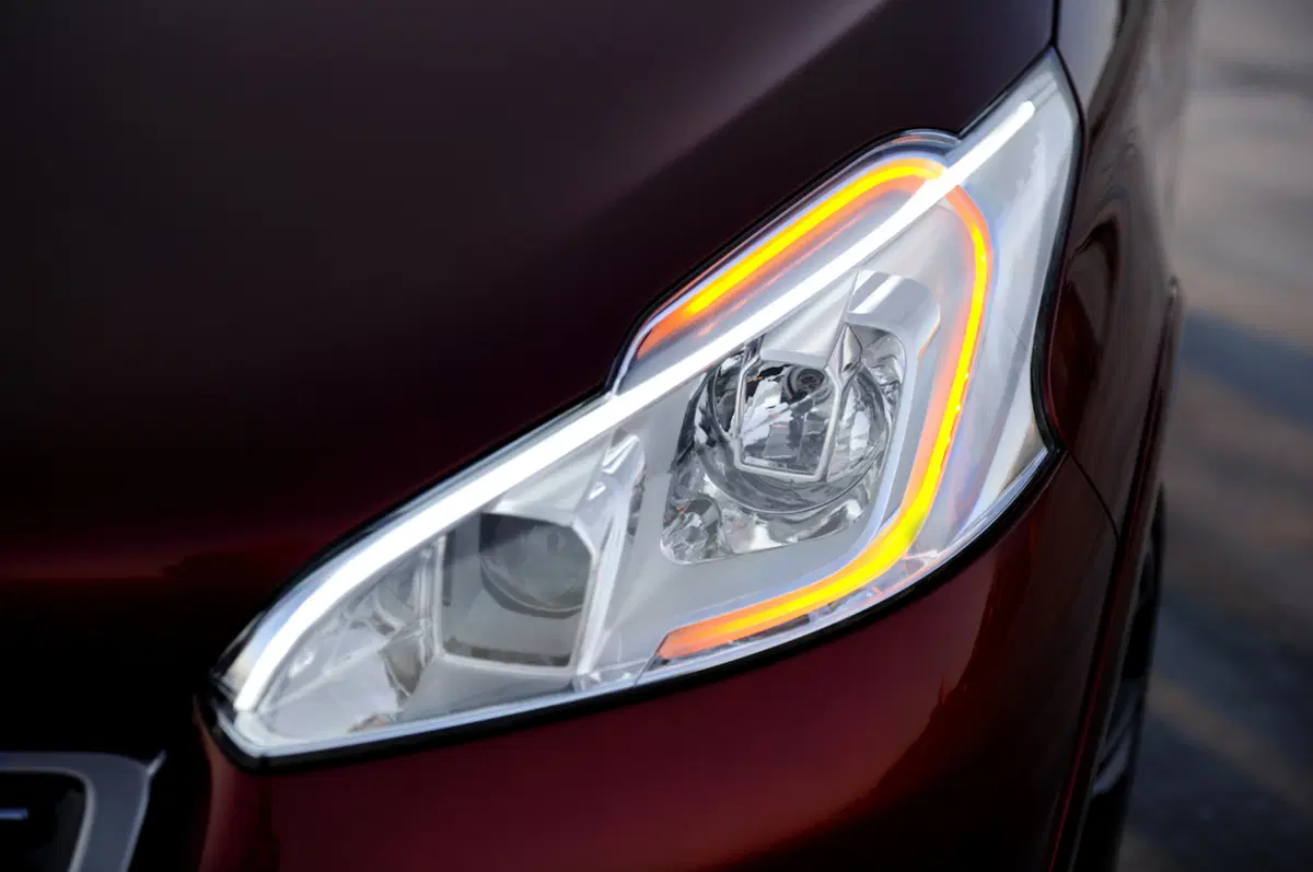 Peugeot 208 GTi Concept (6)