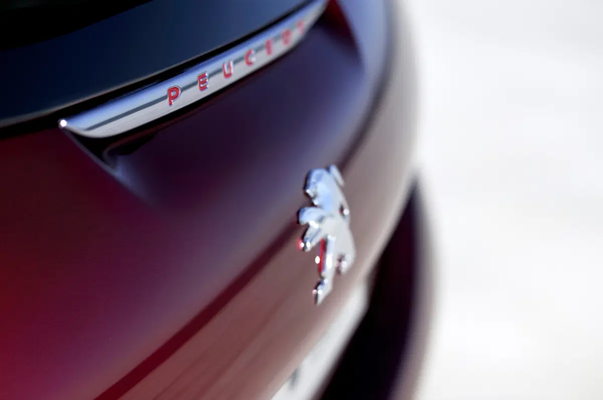 Peugeot 208 GTi Concept (8)