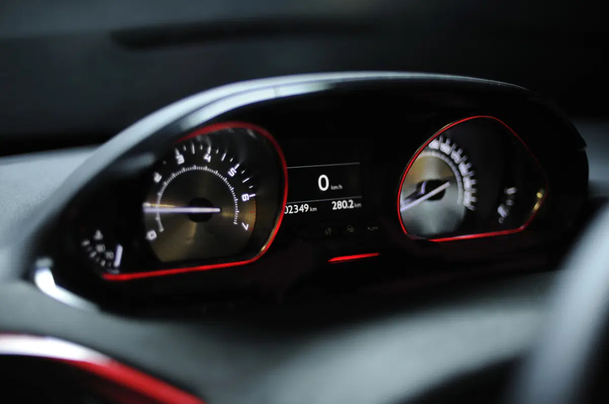 Peugeot 208 GTi Concept (13)
