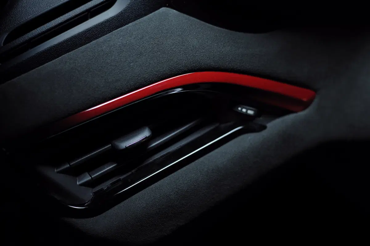 Peugeot 208 GTi Concept (14)