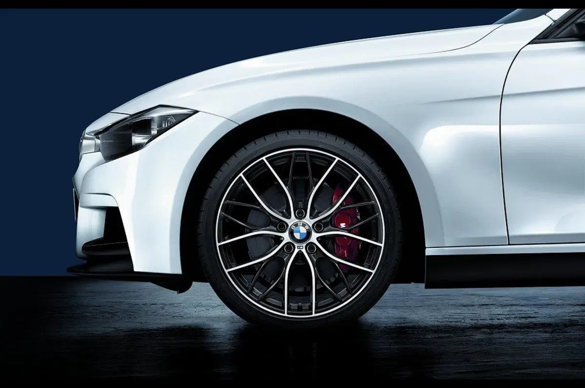 BMW Serie 1, Serie 3 e Serie 5 con pacchetto M Performance (7)