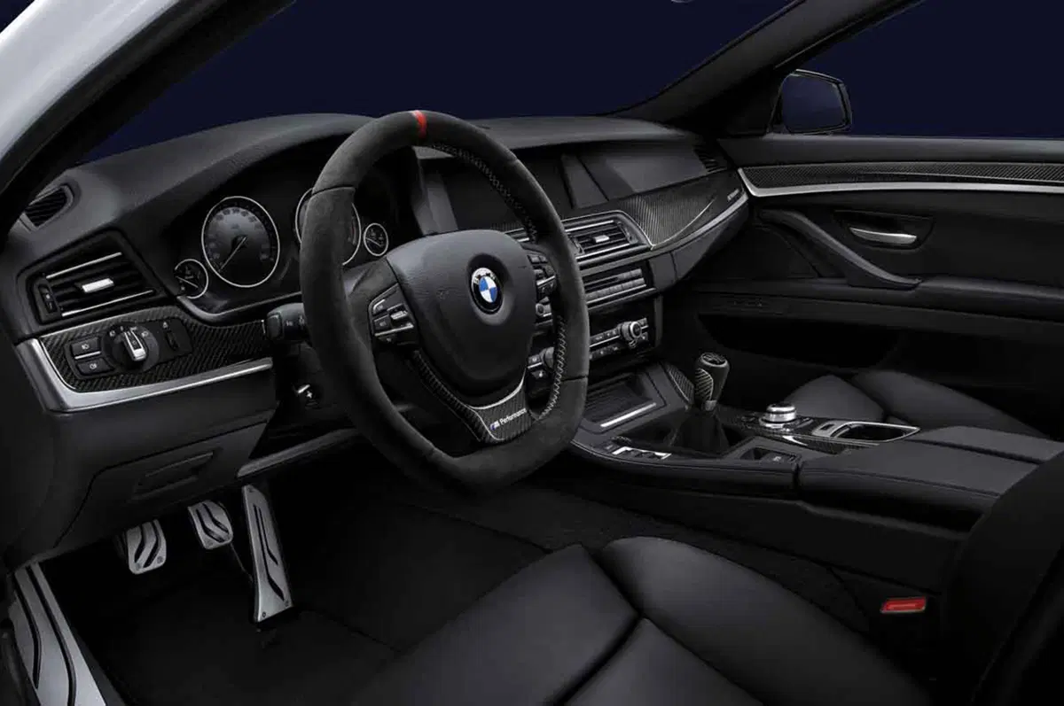 BMW Serie 1, Serie 3 e Serie 5 con pacchetto M Performance (11)