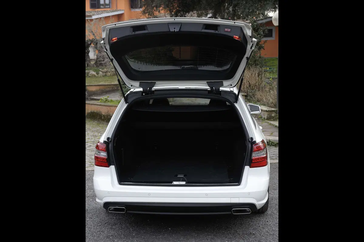 Mercedes-Benz Classe E M.Y. 2012 (11)