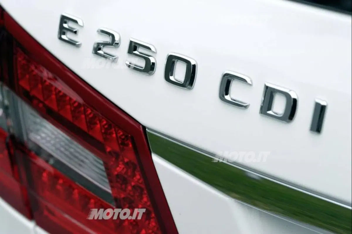 Mercedes-Benz Classe E M.Y. 2012 (15)