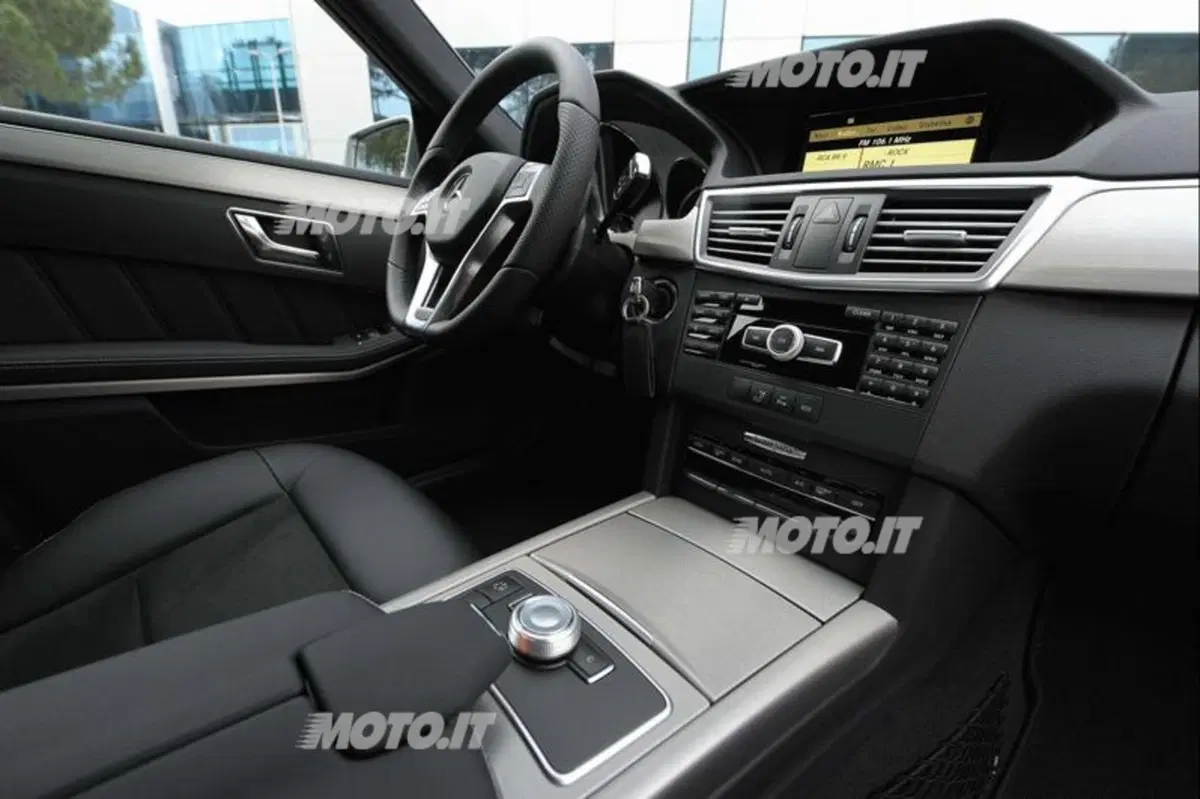 Mercedes-Benz Classe E M.Y. 2012 (18)
