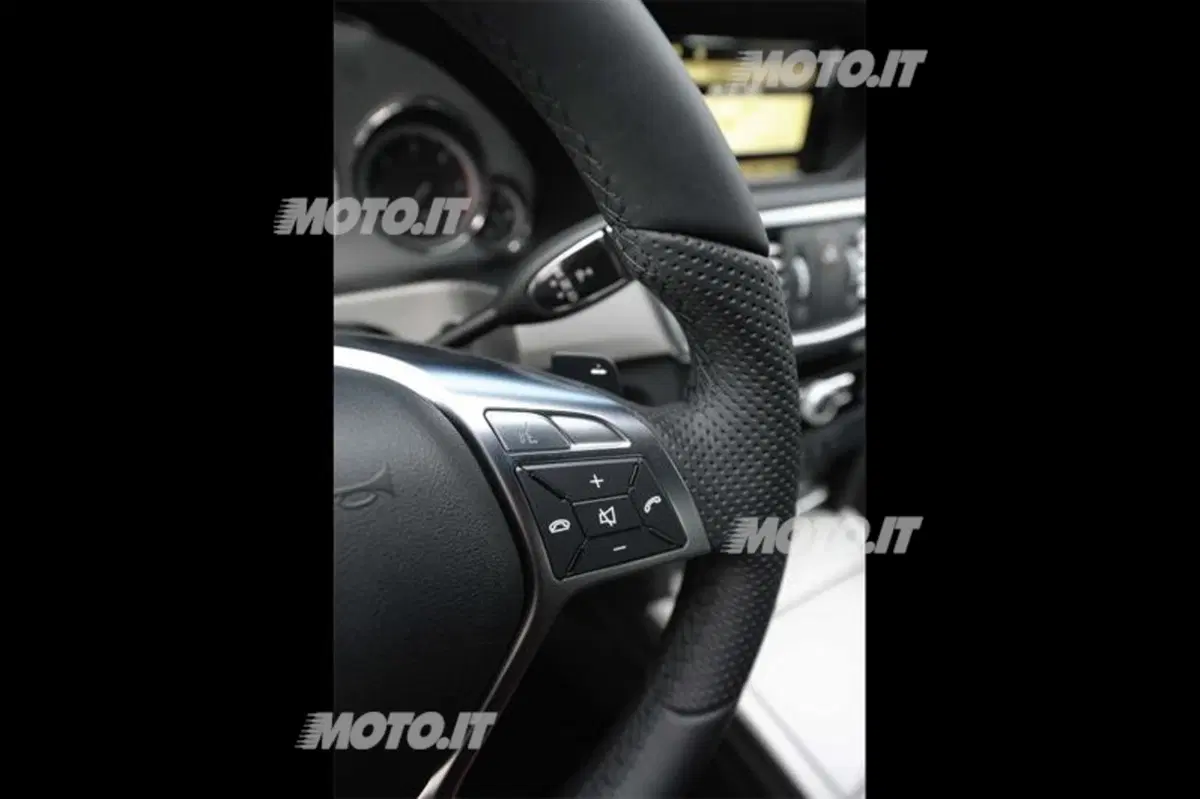 Mercedes-Benz Classe E M.Y. 2012 (19)