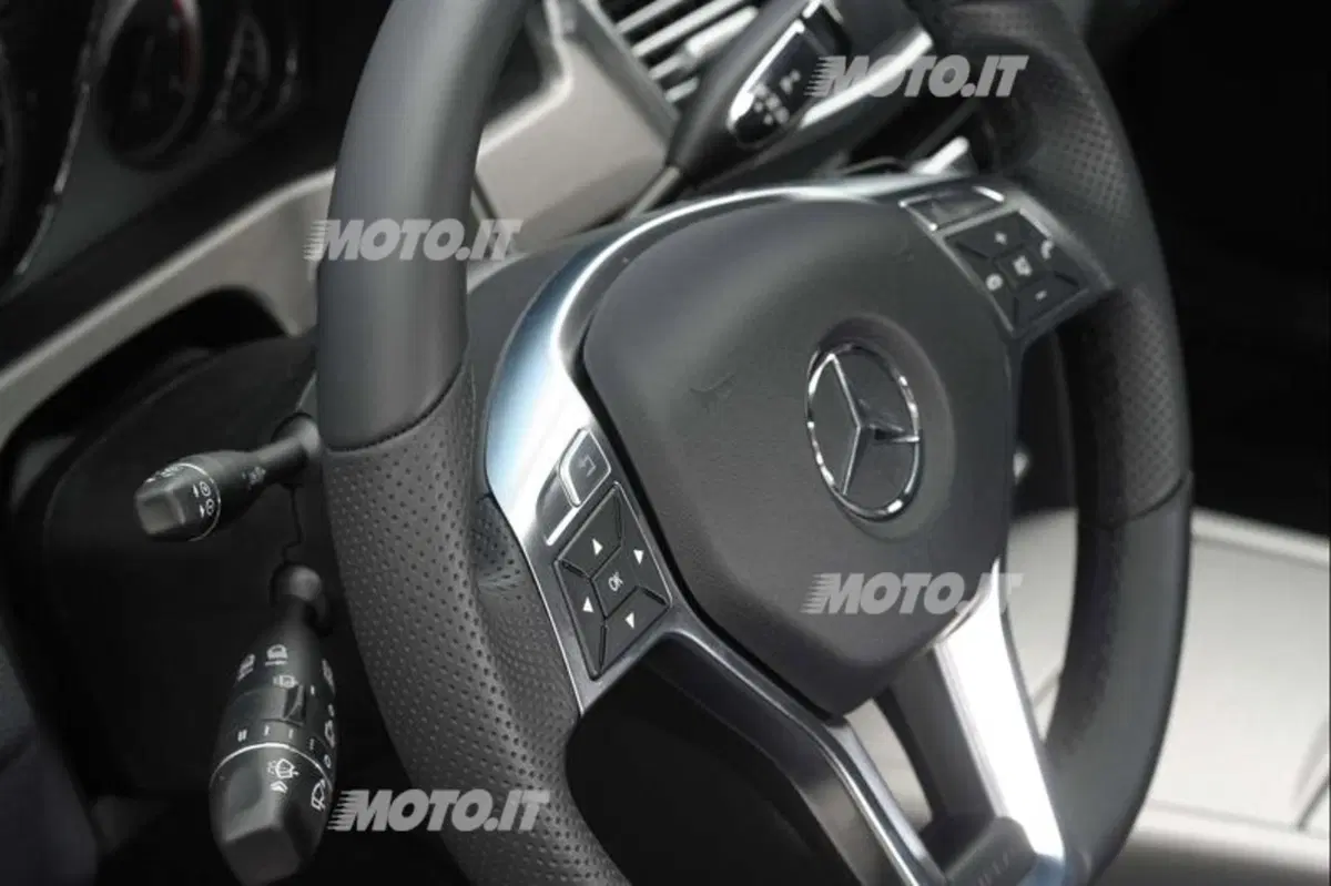 Mercedes-Benz Classe E M.Y. 2012 (21)