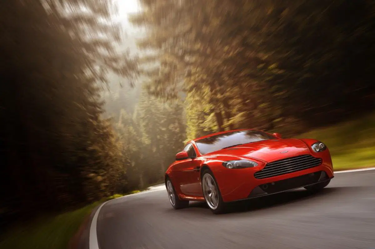 Aston Martin V8 Vantage: a Ginevra il restyling (2)