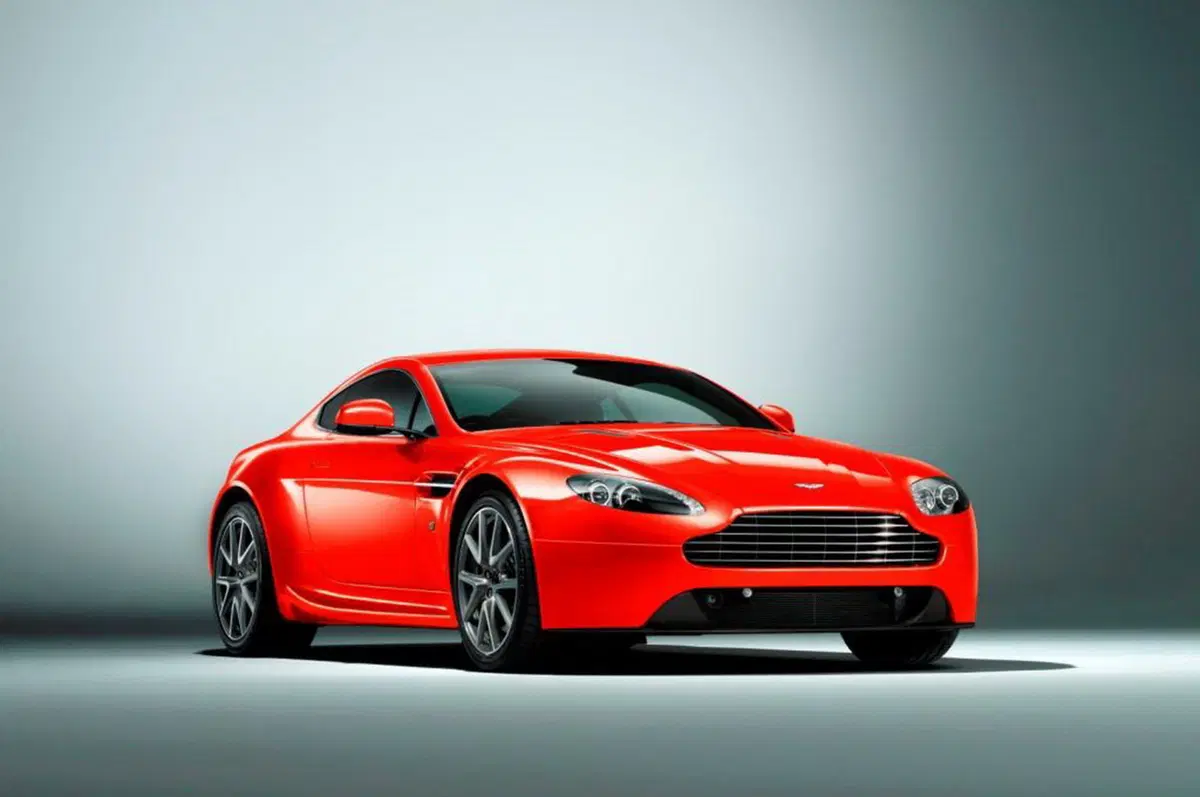 Aston Martin V8 Vantage: a Ginevra il restyling (3)