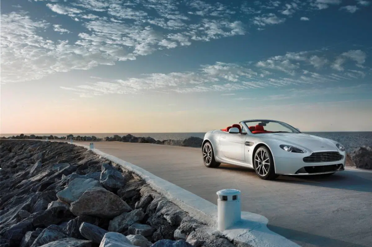 Aston Martin V8 Vantage: a Ginevra il restyling (4)