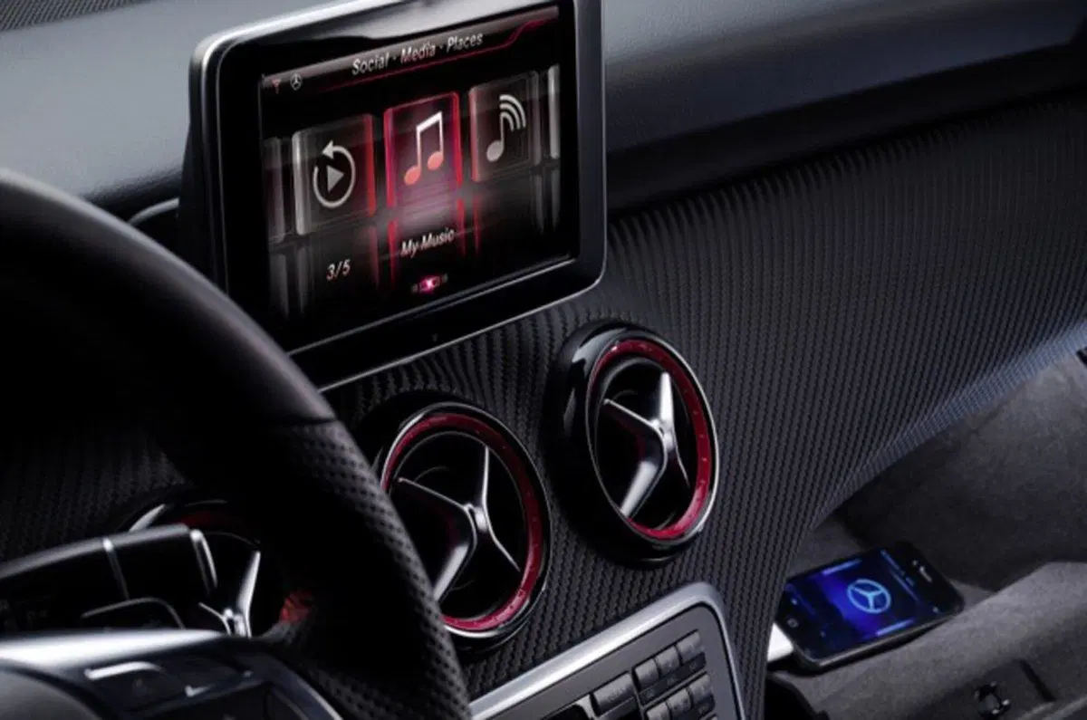 Mercedes-Benz Classe A: prime immagini degli interni (2)