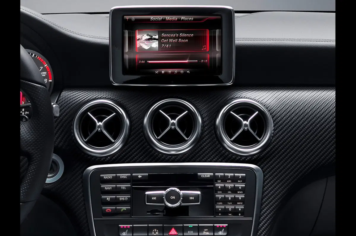 Mercedes-Benz Classe A: prime immagini degli interni (3)