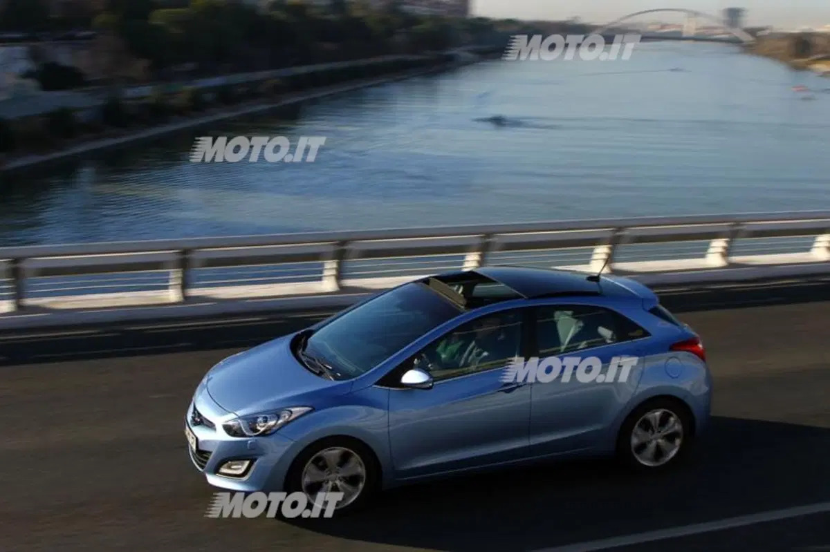 Hyundai i30 (2)