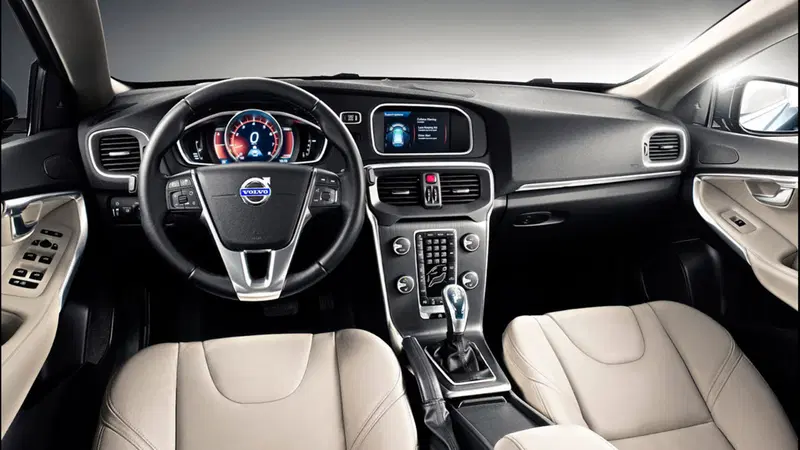 Volvo V40: svelati anche gli interni