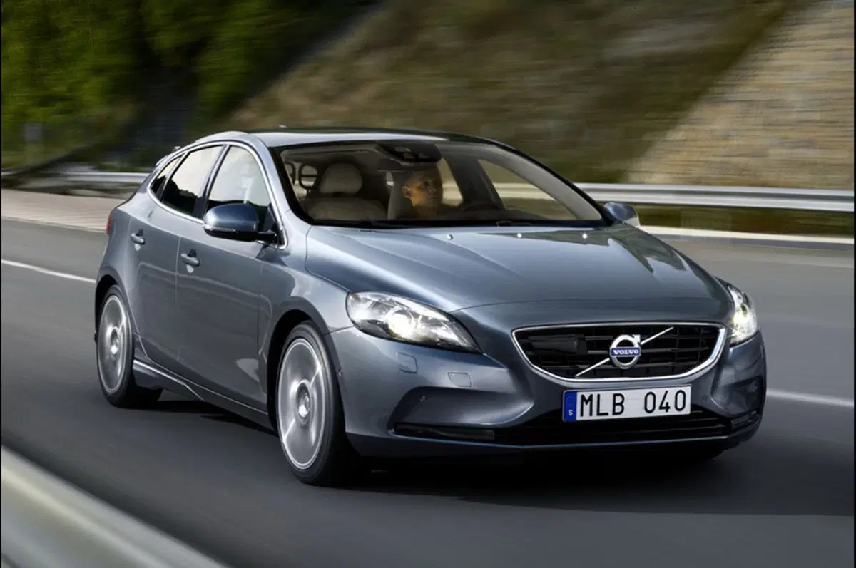 Volvo V40: svelati anche gli interni