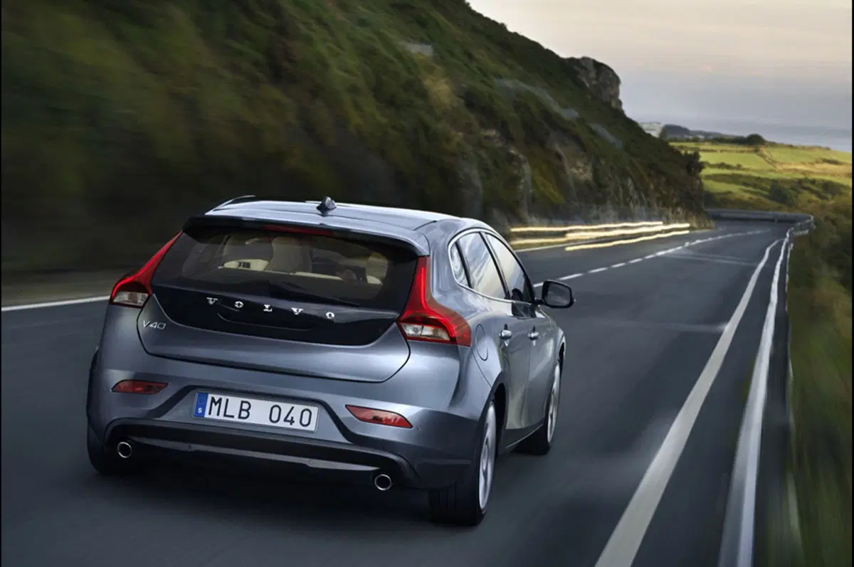 Volvo V40: svelati anche gli interni (2)