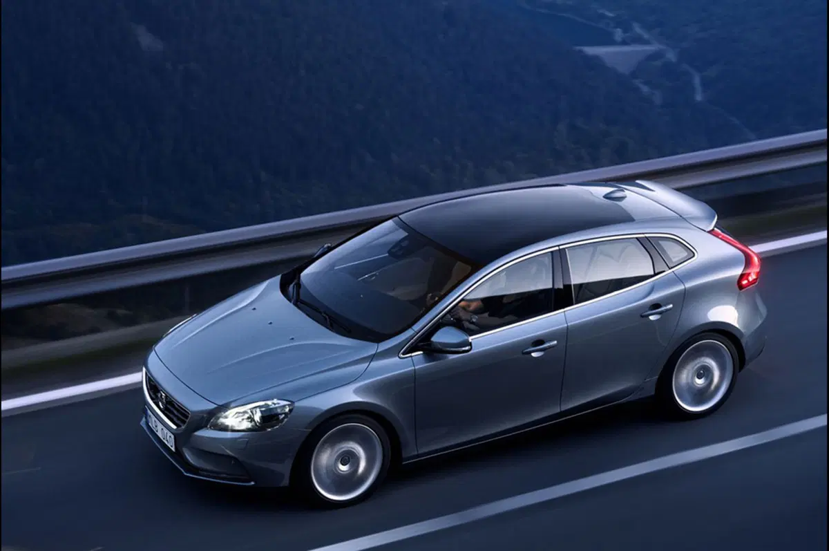Volvo V40: svelati anche gli interni (3)
