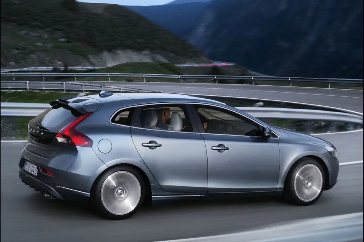Volvo V40: svelati anche gli interni (4)