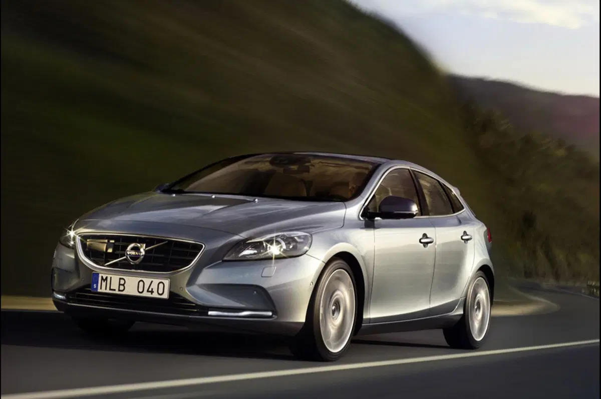 Volvo V40: svelati anche gli interni (5)