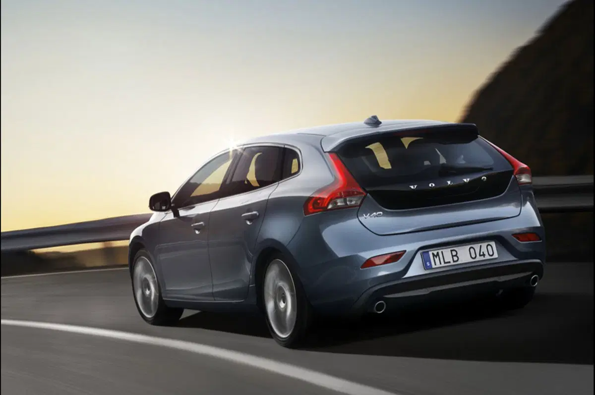 Volvo V40: svelati anche gli interni (6)