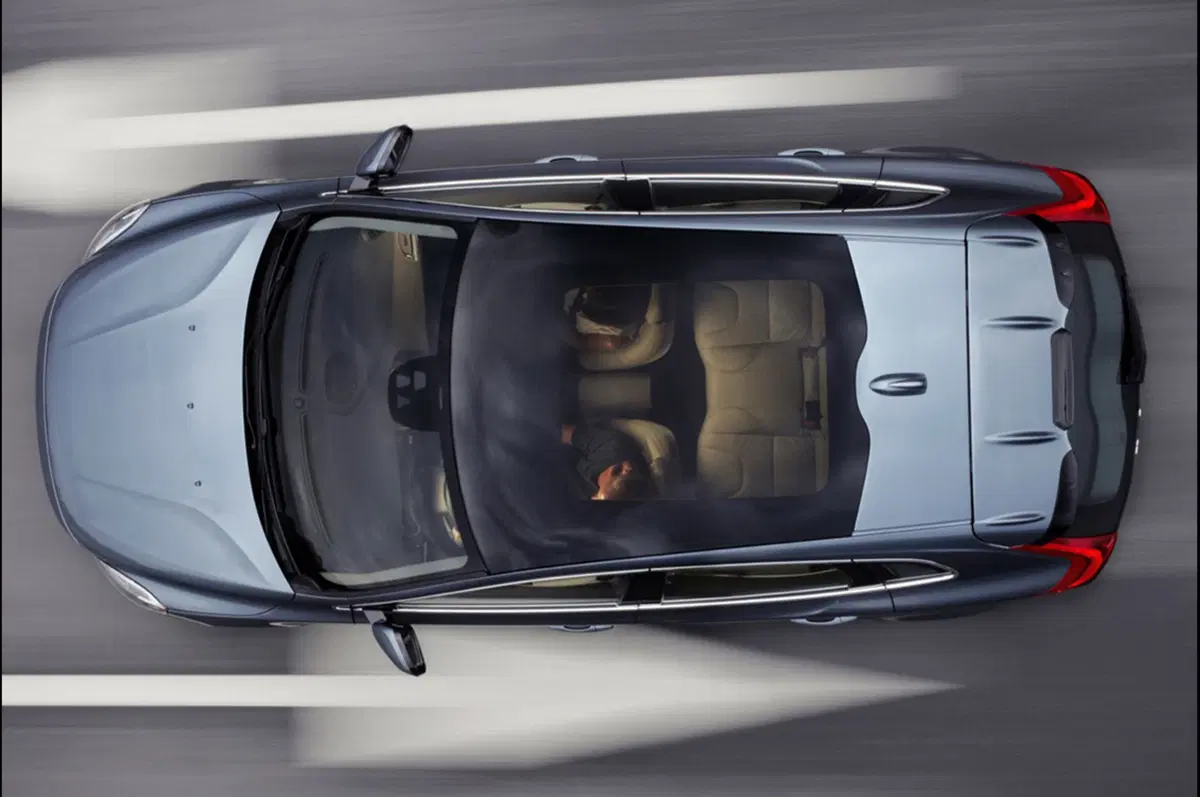 Volvo V40: svelati anche gli interni (8)