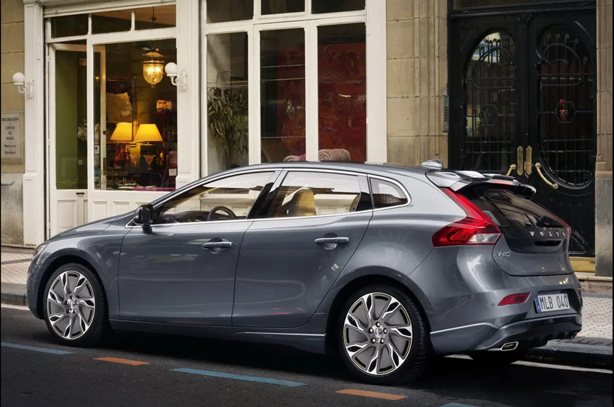 Volvo V40: svelati anche gli interni (9)