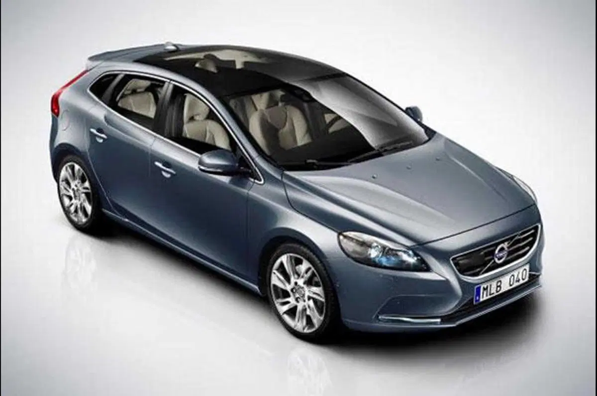 Volvo V40: svelati anche gli interni (10)