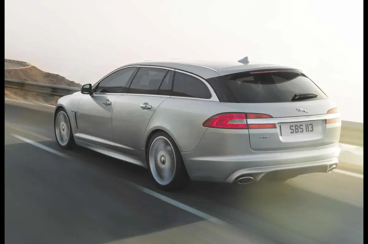 Jaguar XF Sportbrake: immagini e informazioni ufficiali
