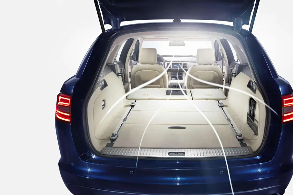 Jaguar XF Sportbrake: immagini e informazioni ufficiali (19)