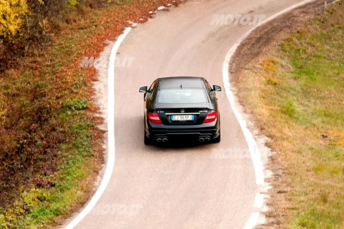 Mercedes-Benz C63 AMG Coupé (5)