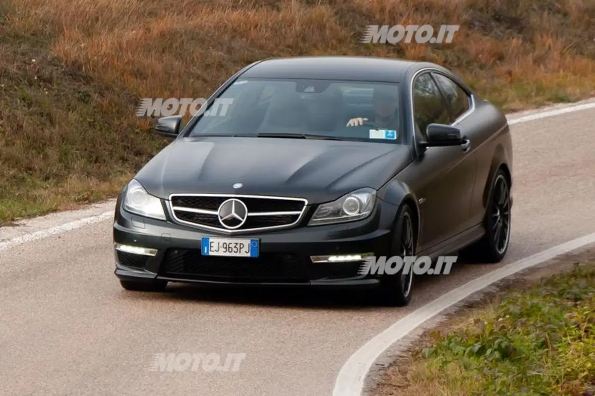 Mercedes-Benz C63 AMG Coupé (6)