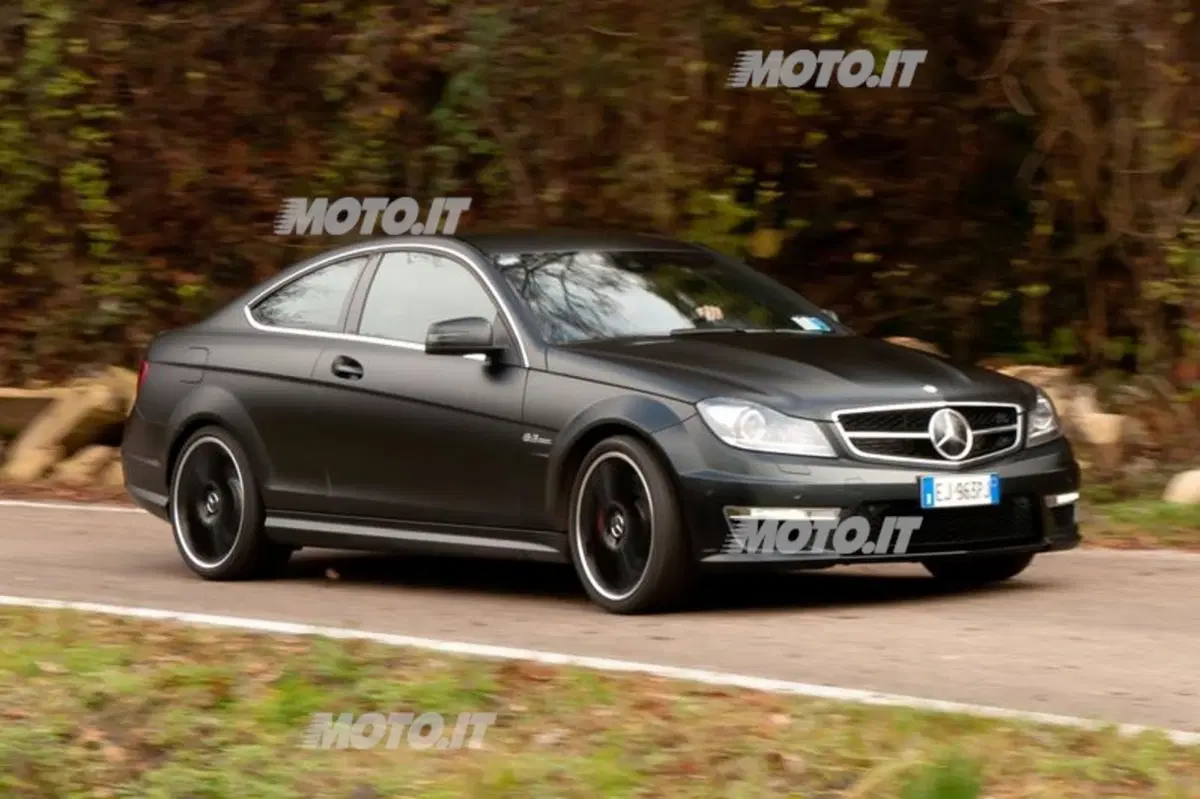 Mercedes-Benz C63 AMG Coupé (9)