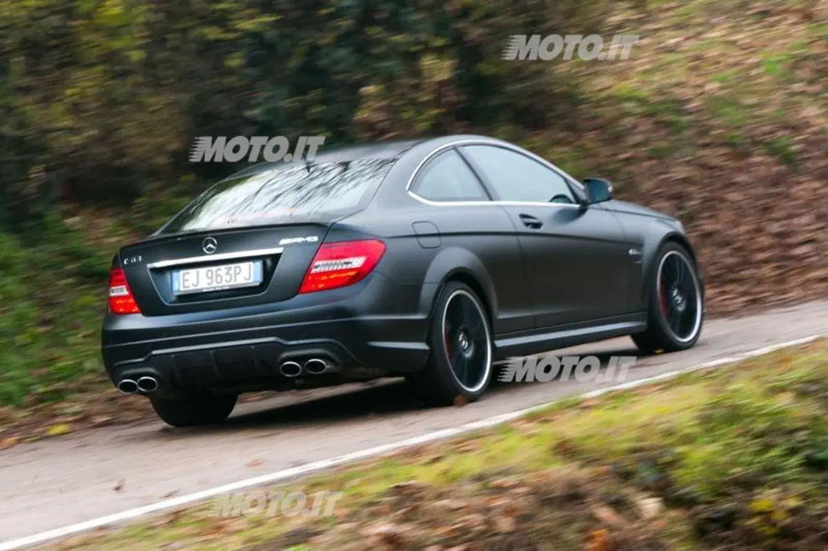 Mercedes-Benz C63 AMG Coupé (10)
