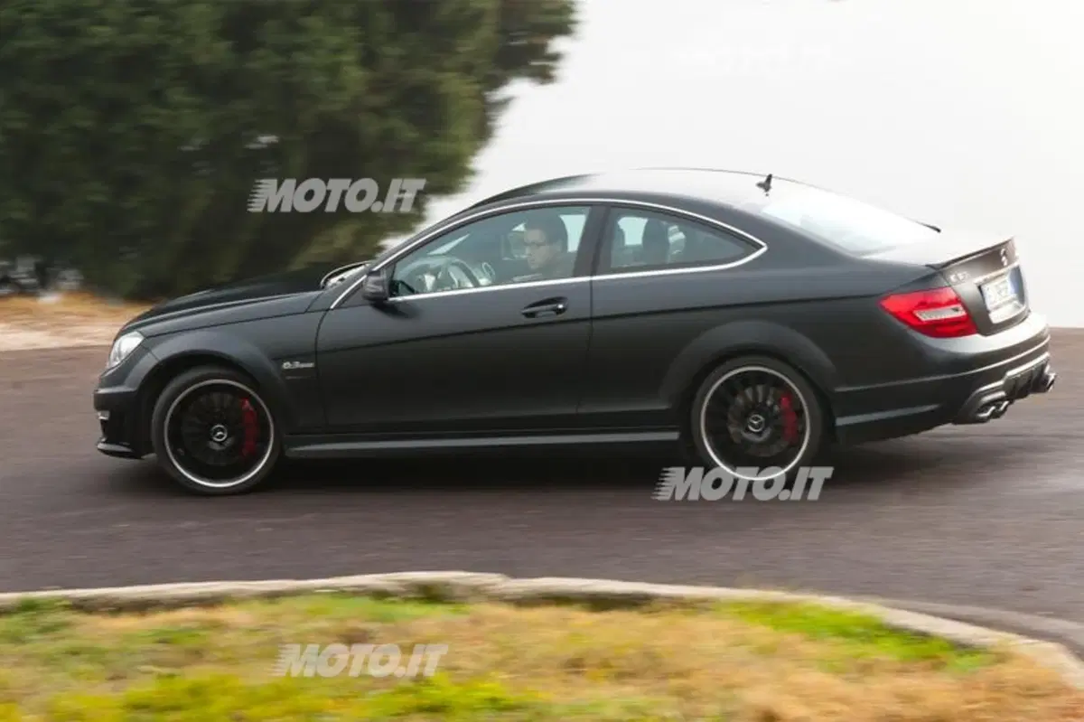 Mercedes-Benz C63 AMG Coupé (11)