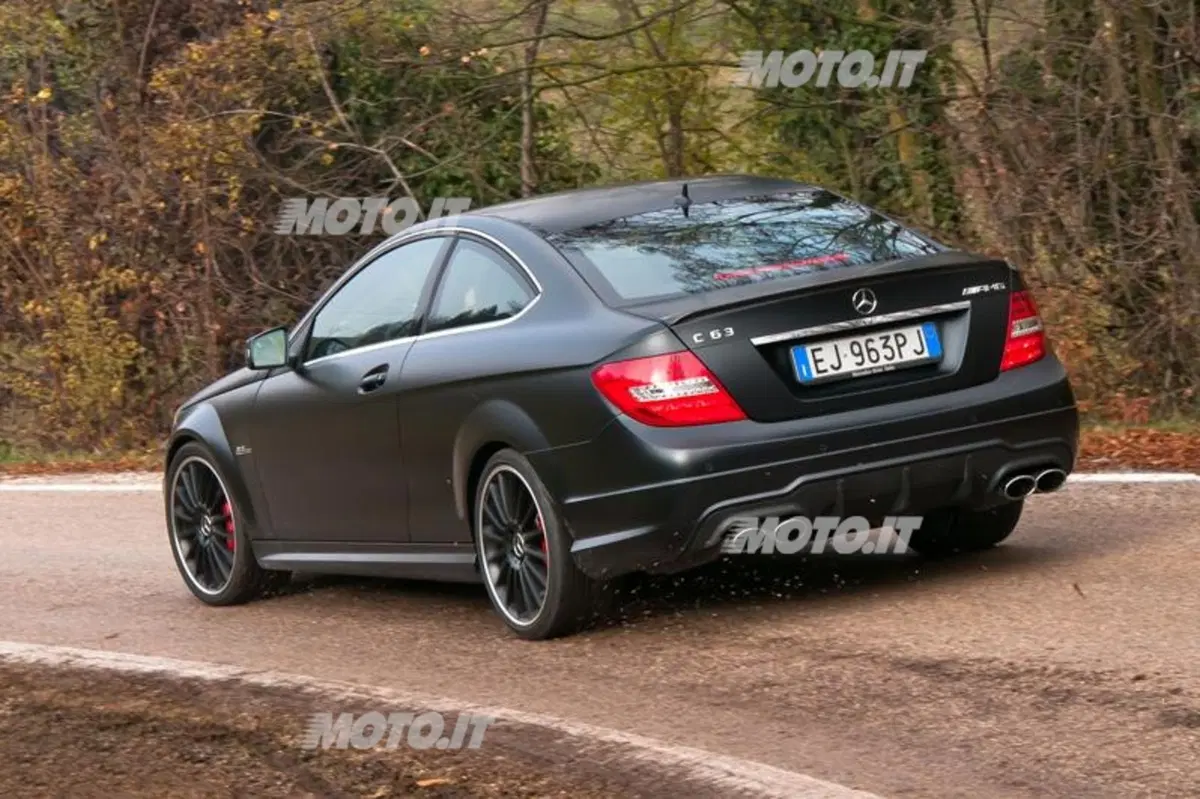 Mercedes-Benz C63 AMG Coupé (13)