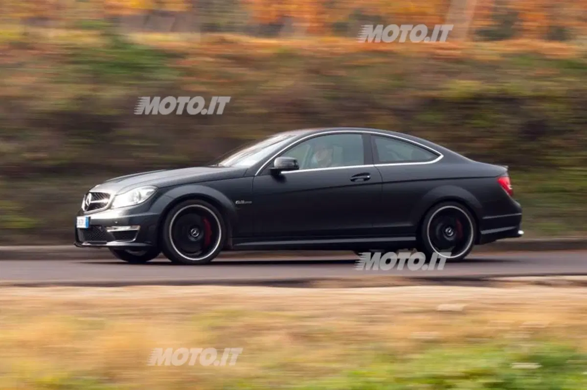 Mercedes-Benz C63 AMG Coupé (16)