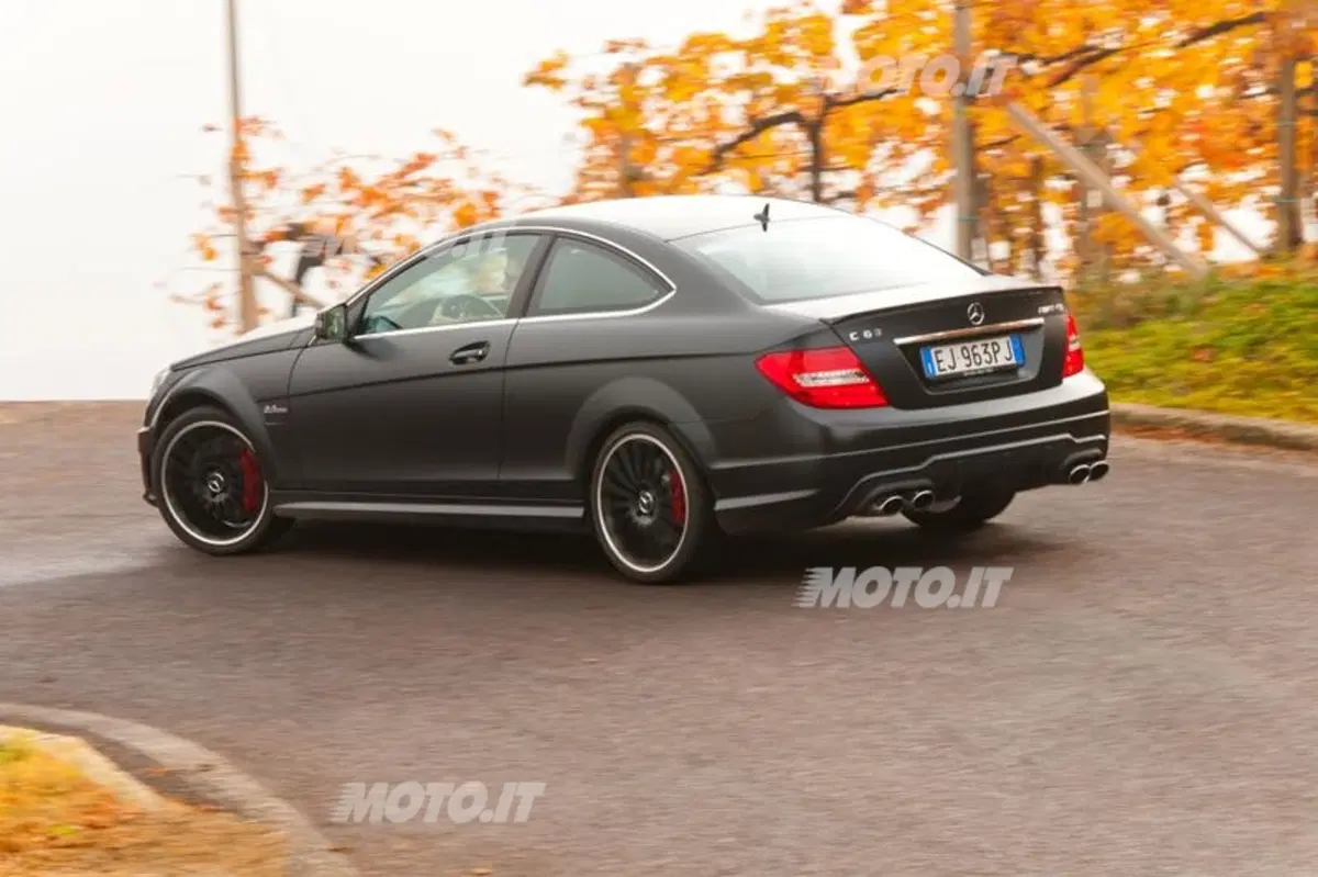 Mercedes-Benz C63 AMG Coupé (17)
