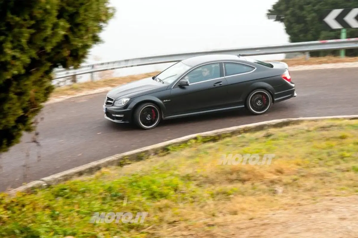 Mercedes-Benz C63 AMG Coupé (18)
