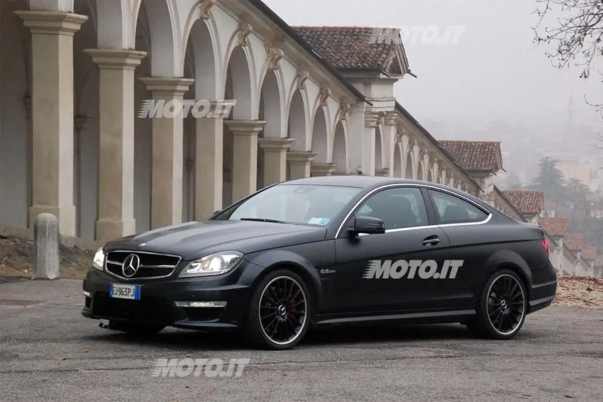 Mercedes-Benz C63 AMG Coupé (20)